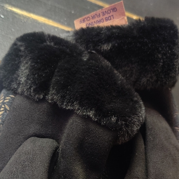 Echo Elegant Black and Gold Patterned Gloves - Picture 6 of 12